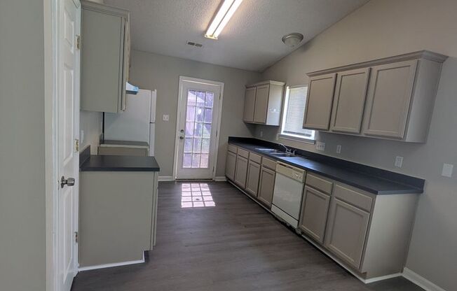 3 beds, 2 baths, $1,695