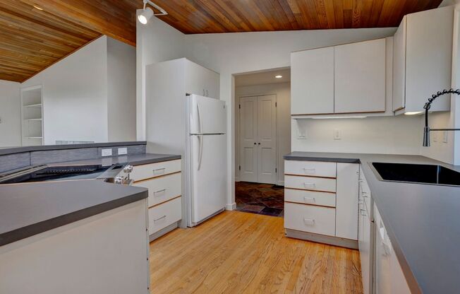 3Bd/2.75Ba Shoreline House