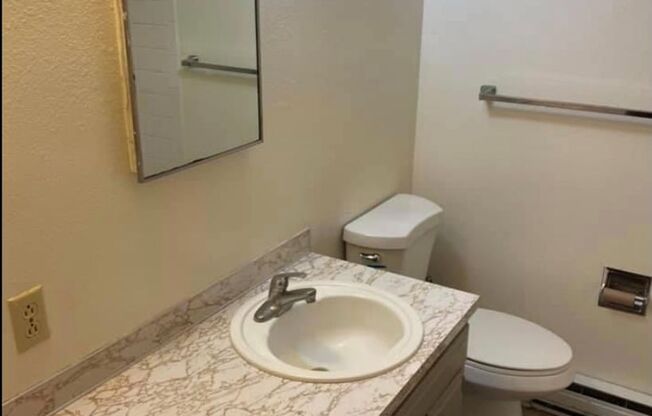 2 beds, 1 bath, 850 sqft, $1,300, Unit 47