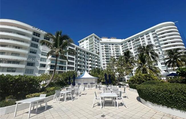 2 beds, 2 baths, 1,030 sqft, $4,000, Unit 5161 Collins Ave appt 1711