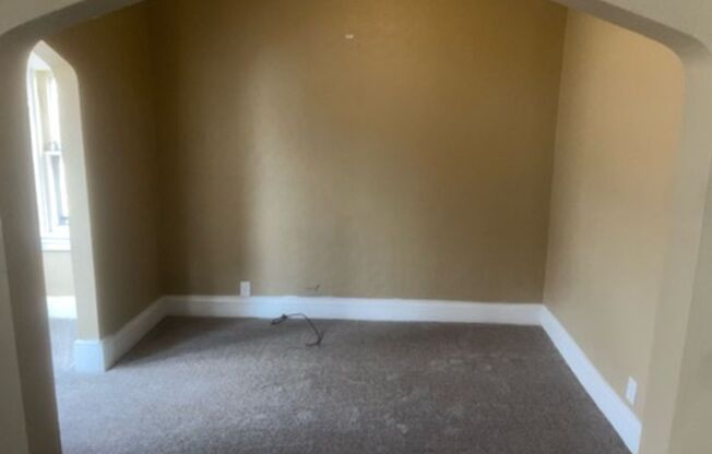 3 beds, 1 bath, $1,250