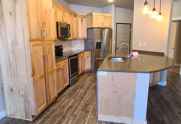 3 beds, 2 baths, $1,750, Unit 239