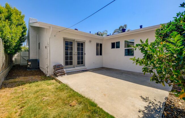 3 Bedroom House in the Heart of Pacific Beach! 2 Car Garage! Washer and Dryer!