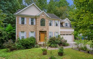 Charming 3-bedroom, 3-bathroom House with a BONUS ROOM in the Heart of Durham!