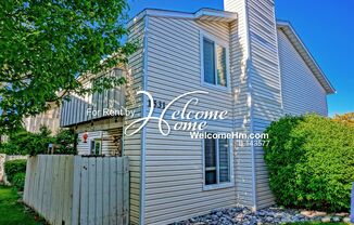 Convenient & Cozy Ground Level Condo Near Everything!