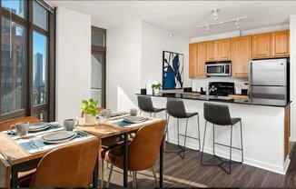 352 N DESPLAINES