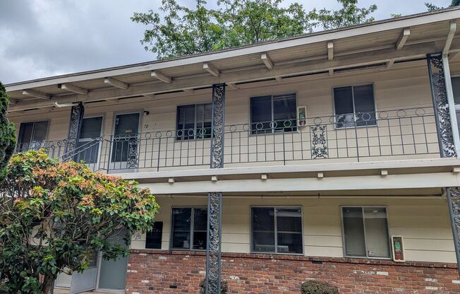 370 388 WALDO AVE SE