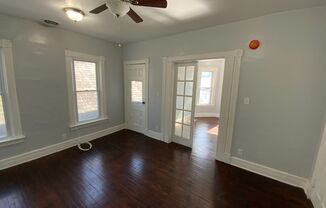 3 beds, 1 bath, $1,010, Unit 3 East