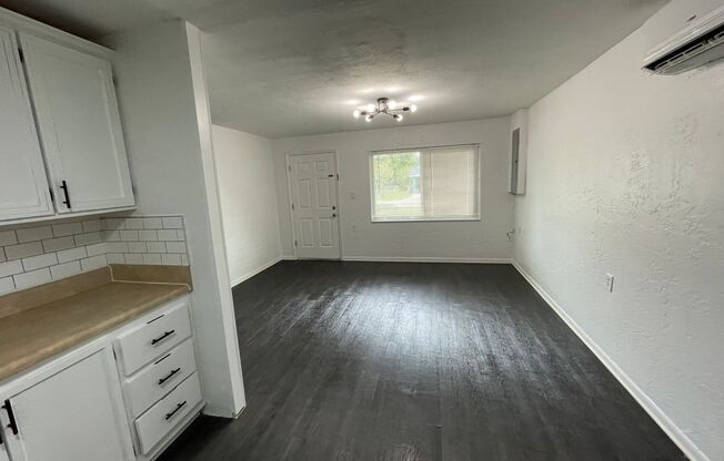 Ocala - 2 Bedroom, 1 Bath Duplex!