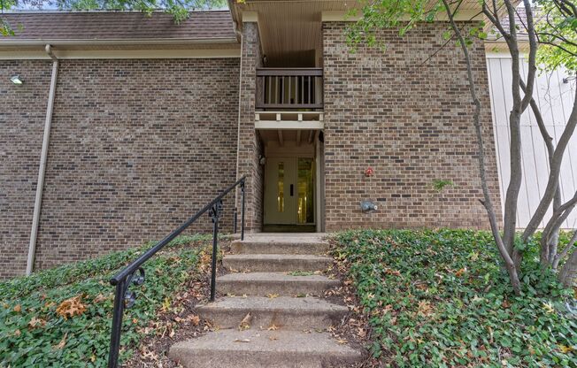 Spacious Springfield Condo in Desirable Neighborhood | 2 Bed, 1 Bath