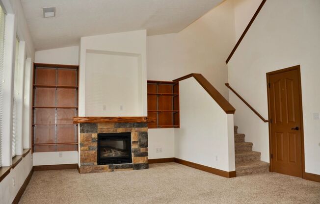 3 bed 2.5 bath Townhome with A/C & gas fireplace