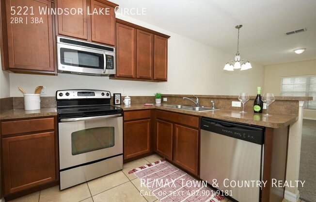 5221 WINDSOR LK CIR