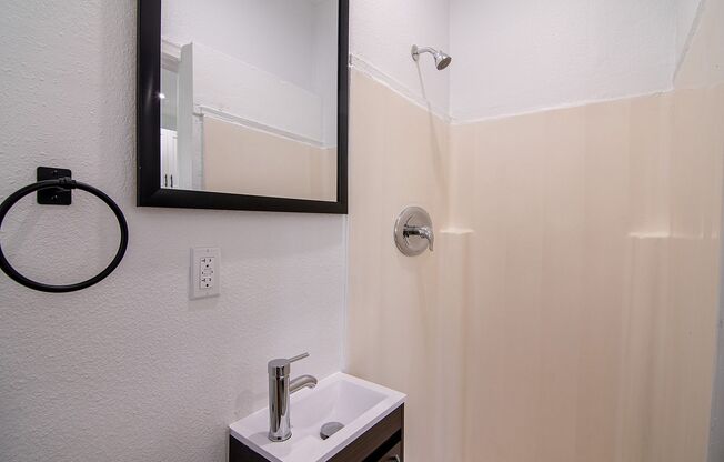 Studio, 1 bath, 141 sqft, $1,095.42, Unit 08