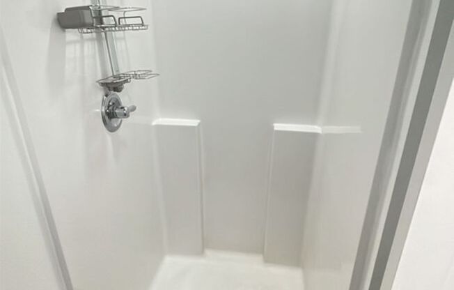 3 beds, 1 bath, $2,450, Unit 1210 #101