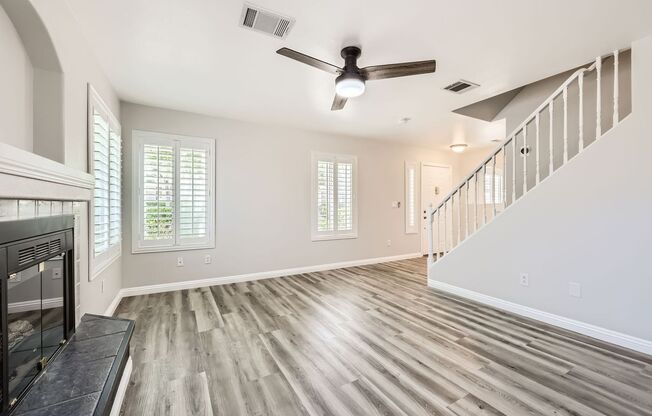 Beautiful and Nicely Remodeled Henderson Townhome!