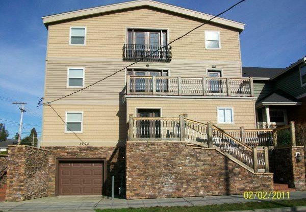 3608 NE 44 ST