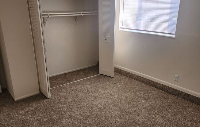 2 beds, 2 baths, 990 sqft, $1,150, Unit 05 - 516