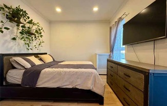 1 bed, 1 bath, $2,300, Unit 2