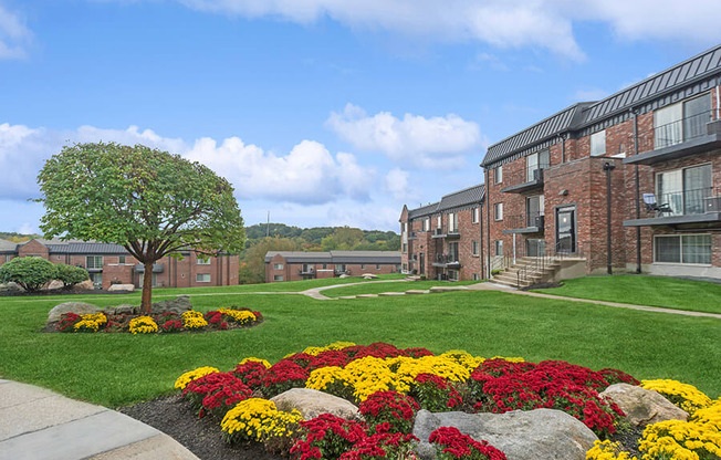 Exterior Community Building and Landscape at Heights at Marlborough Apartments located in Marlborough, MA.