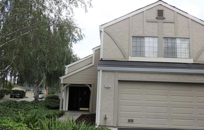 Beautiful Willow Glen 3 Bedroom 2.5 Bath End Unit Town-home!