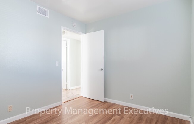 3 beds, 1 bath, $2,800, Unit 3405 Wightman Street