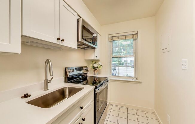 Convenient and Stylish 2-bedroom close to Metro