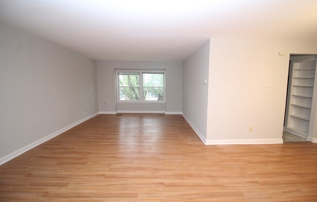 2025/2026 Loyola off-campus 2bd/1.5ba Condo Near Loyola & NDM! Available 6/9/2025