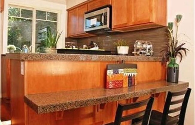 3 beds, 2.5 baths, $3,295, Unit 10700 D