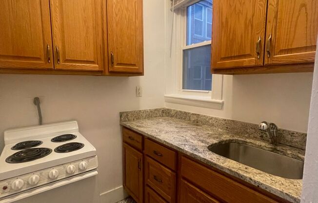 2 beds, 1 bath, 617 sqft, $2,575, Unit 28