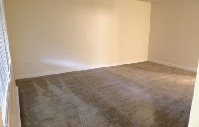2 beds, 1 bath, 920 sqft, $1,625, Unit 7613-03