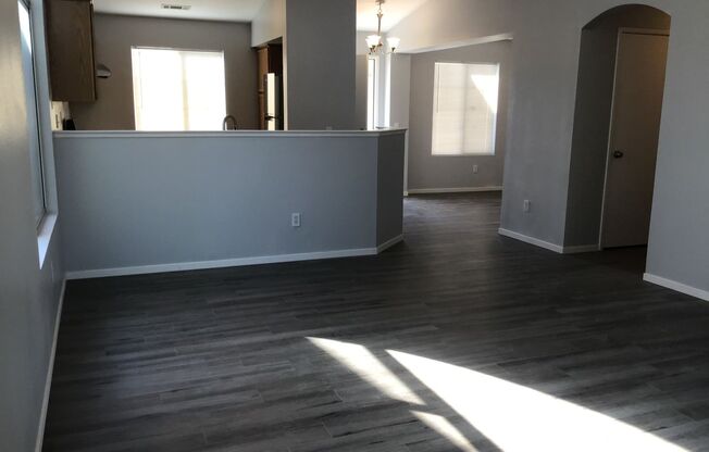 <b>Remodeled 3 Bedroom Stead Home<br><br>