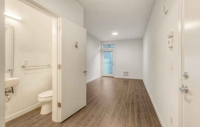 Studio, 1 bath, 350 sqft, $1,096, Unit A5