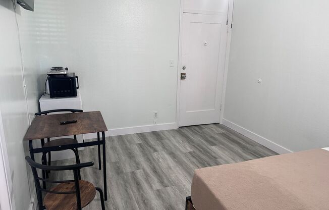 Studio, 1 bath, 175 sqft, $1,095.42, Unit 10
