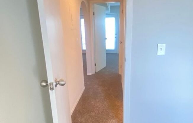 2 beds, 1 bath, 720 sqft, $1,195, Unit 69