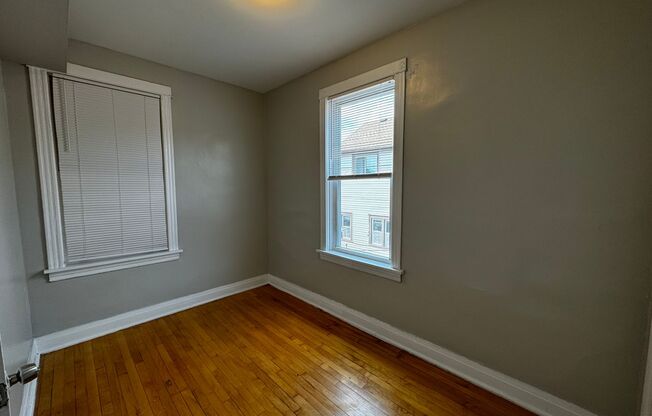 2 beds, 1 bath, $1,300, Unit 2526 #2R