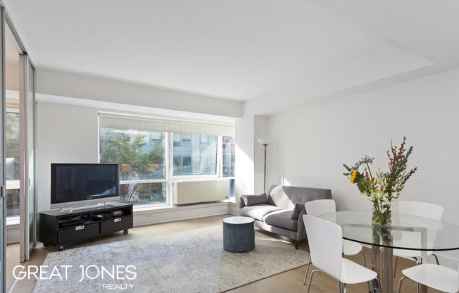 446 KENT AVE