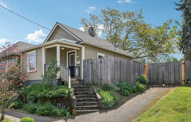 Charming 2 bed 1 bath Bungalow