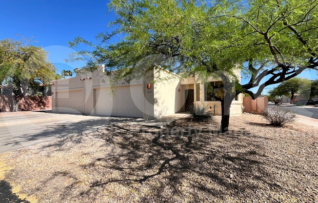8142 N PEPPERSAUCE DR