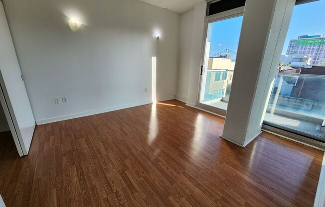 1 bed, 1 bath, 718 sqft, $1,950, Unit 4B