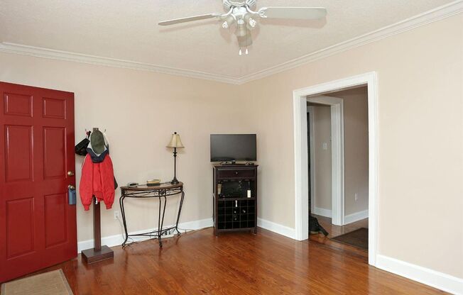 Students- 2025 HOUSING!!