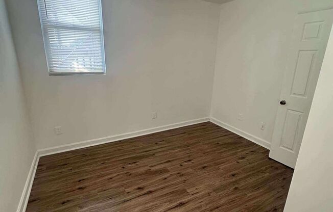 2 beds, 1 bath, $1,200, Unit Unit 2