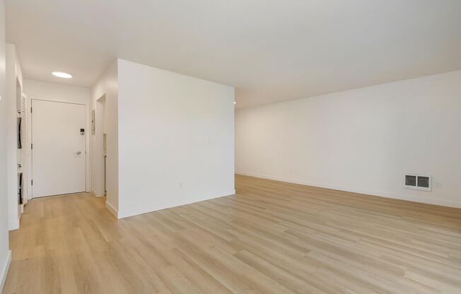 1 bed, 1 bath, 837 sqft, $2,062, Unit 305