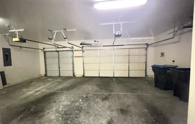 3 beds, 2.5 baths, $3,300