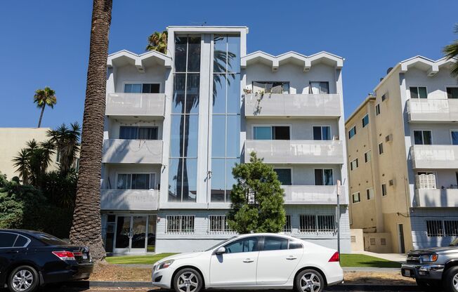 1 & 2 Bedroom Apartment in KoreaTown, Los Angeles with Balcony