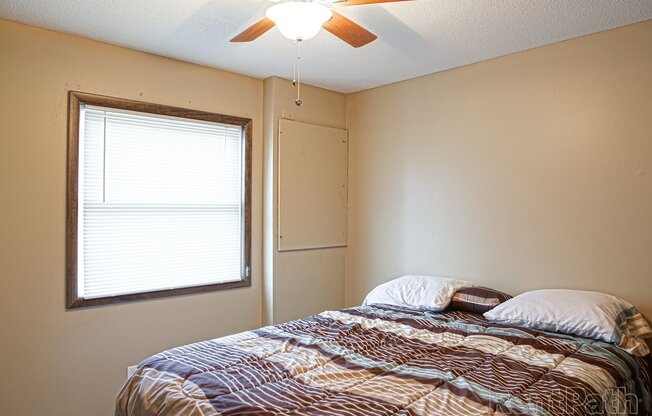 2 beds, 1 bath, 820 sqft, $985, Unit 4400 Wyndsor Terrace Building 5 #10