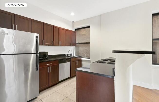 530 W 123 ST