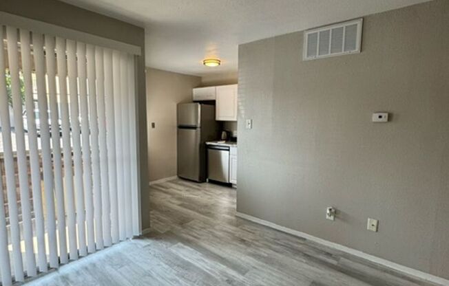 1 bed, 1 bath, 425 sqft, $949, Unit 114
