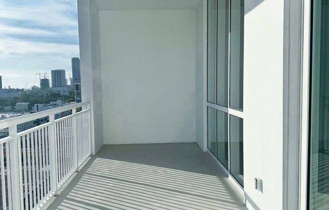 Studio, 1 bath, 962 sqft, $3,100, Unit Unit 904