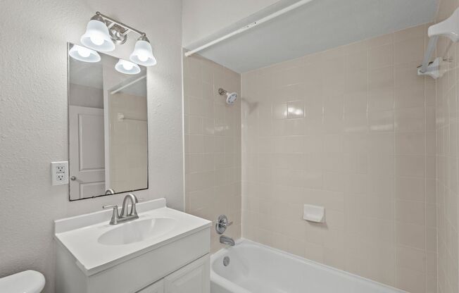 1 bed, 1 bath, 648 sqft, $1,075, Unit #19