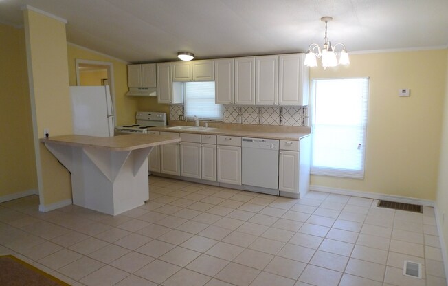 3 beds, 2 baths, $1,300